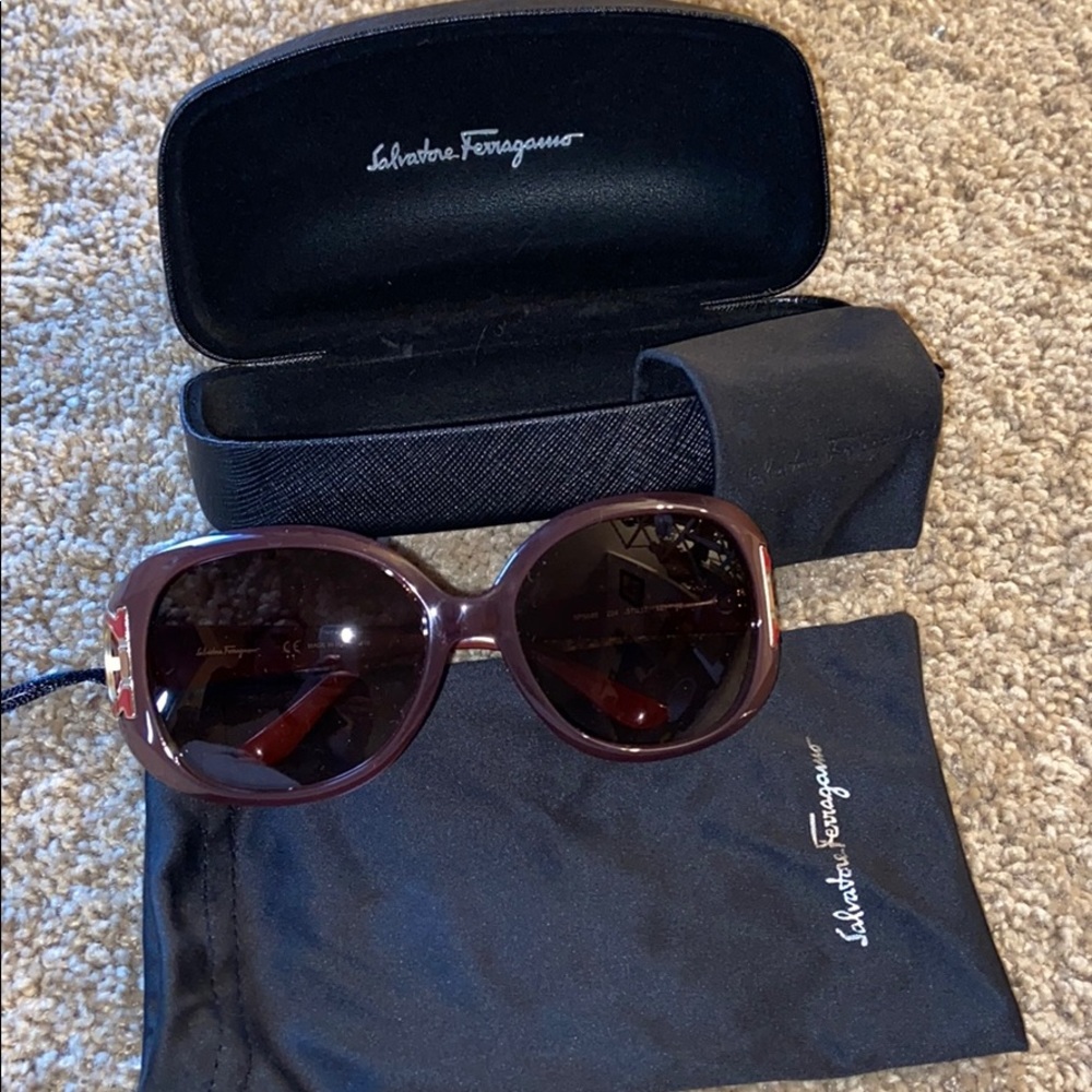 Salvatore Ferragamo sunnies ☀️🕶